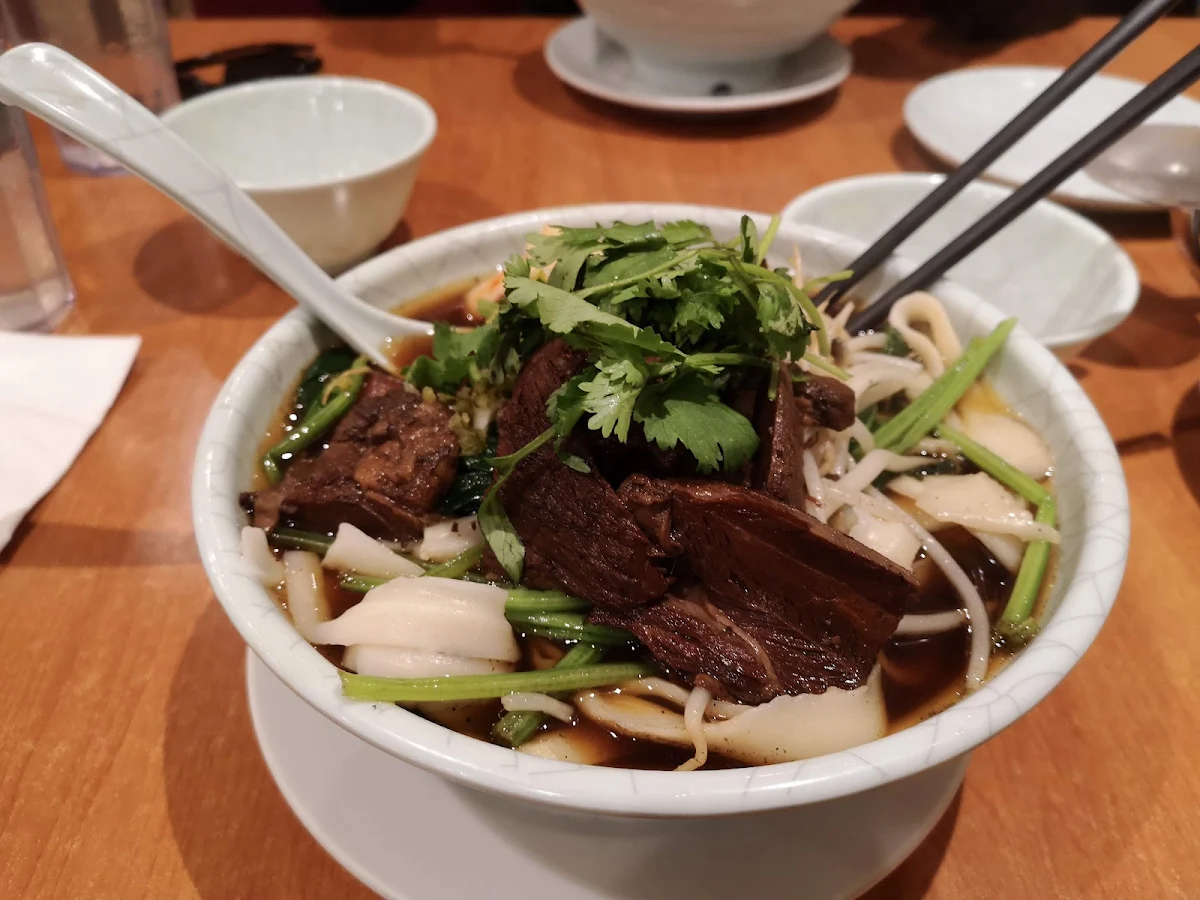 sichuan beef soup noodles 紅燒牛肉麵
